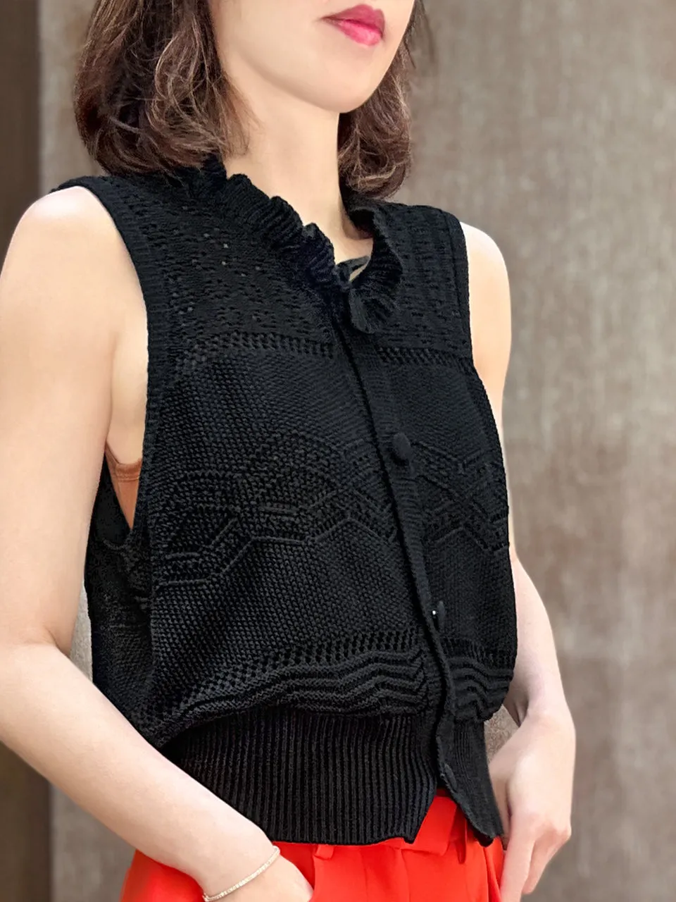 Surprise Sale! Classic Black Ruffle Collar Pattern-stitched Button Front Vest